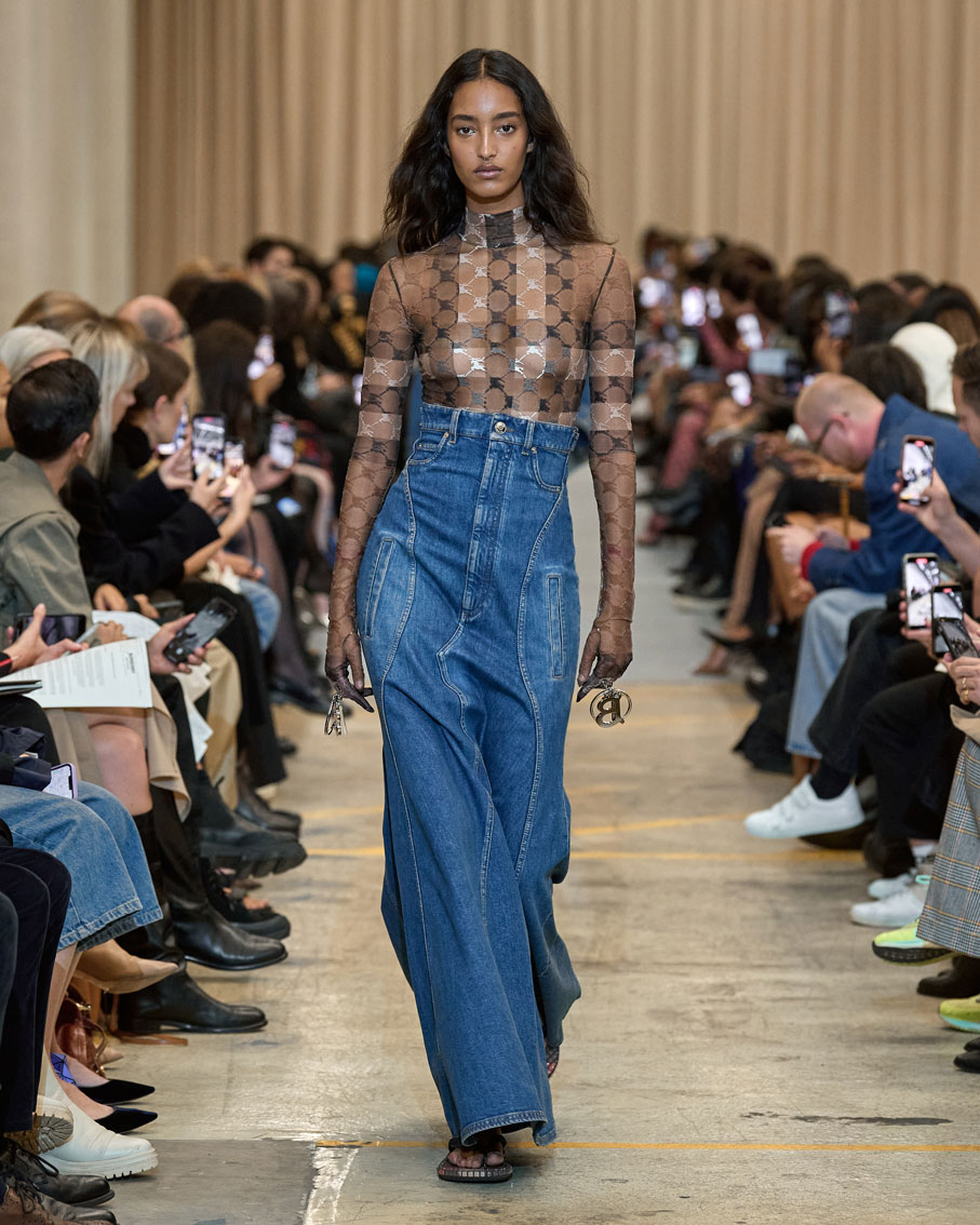 Opheldering afstuderen Aardbei Burberry SS23 - Riccardo Tisci's Farewell Collection - THE FALL